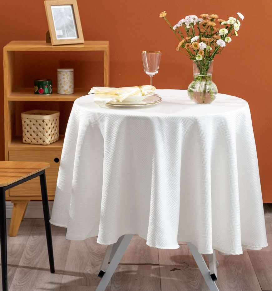A Distinctive Dinning Art by Luxury Hotel Table Linens