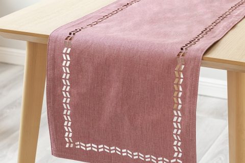 China Supplier 100% Polyester Hollowed Out Pattern Elegant Customized Table Runner